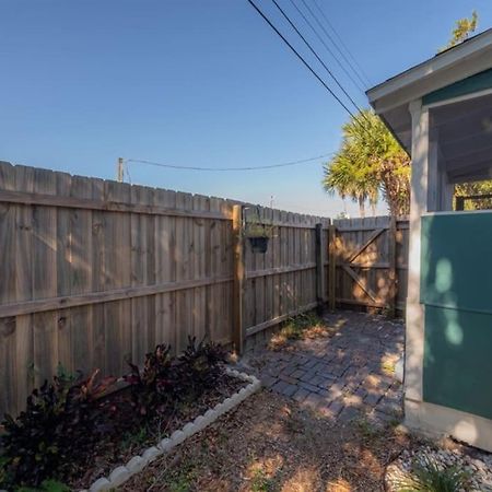 Serene Beachy Bungalow With Large Screened Porch! Tampa Exteriör bild