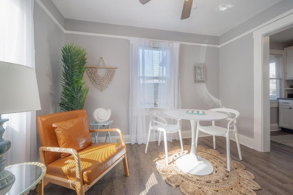 Serene Beachy Bungalow With Large Screened Porch! Tampa Exteriör bild