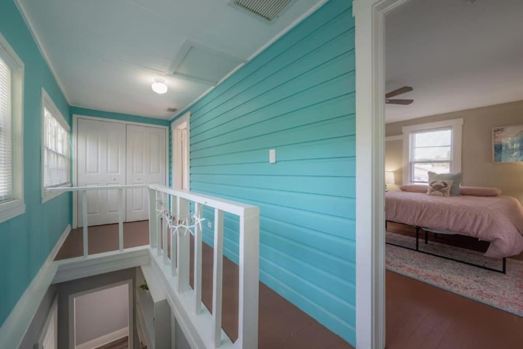 Serene Beachy Bungalow With Large Screened Porch! Tampa Exteriör bild