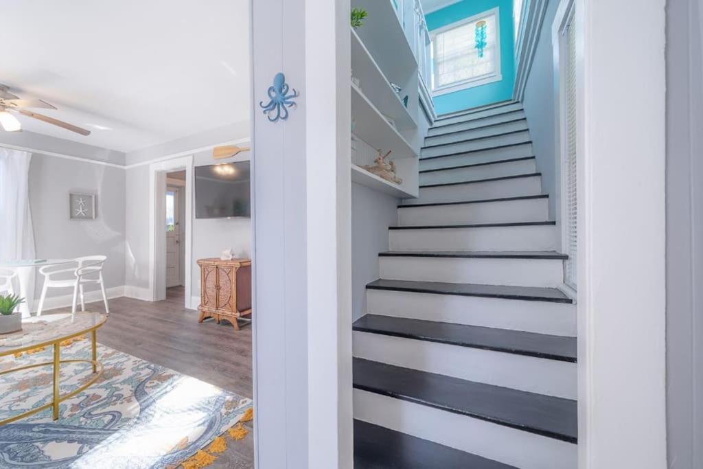 Serene Beachy Bungalow With Large Screened Porch! Tampa Exteriör bild