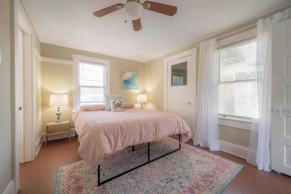 Serene Beachy Bungalow With Large Screened Porch! Tampa Exteriör bild