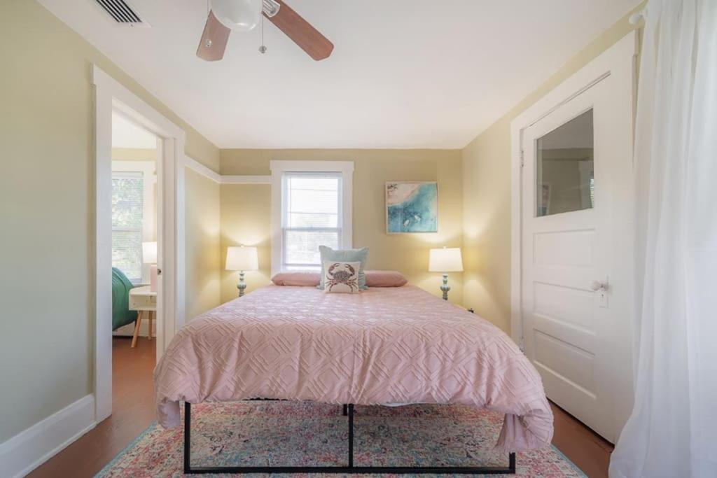 Serene Beachy Bungalow With Large Screened Porch! Tampa Exteriör bild