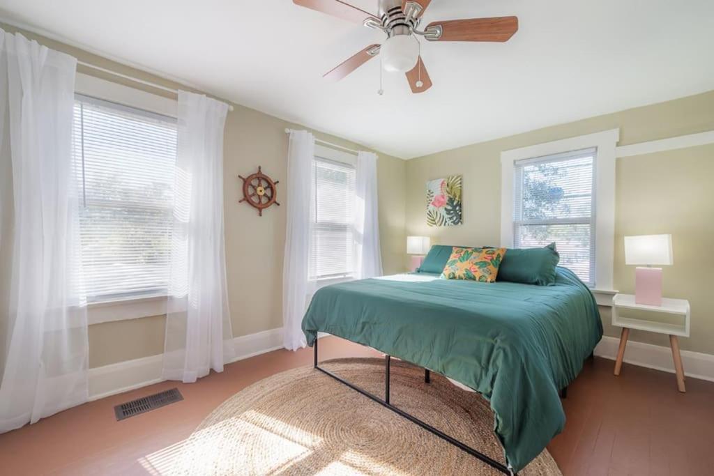 Serene Beachy Bungalow With Large Screened Porch! Tampa Exteriör bild
